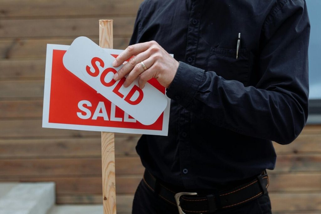 First-Home-Buyer-Mistakes-to-Avoid-And-How-to-Get-It-Right-the-First-Time